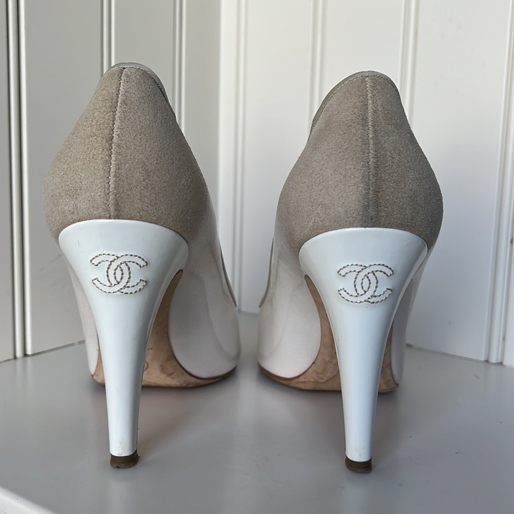 CHANEL White Suede Ombre Pumps Size 38.5 - Picture 5 of 15